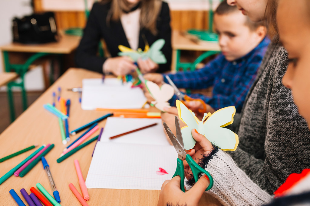 Make your own school newspaper for end-of-school-year - Happiedays